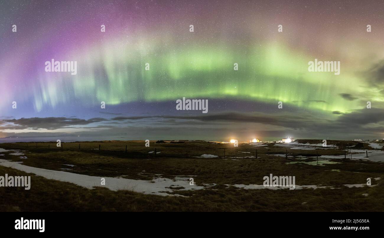 Espectaculares fotos de la Naturaleza de Islandia con luces del norte, nieve, cascadas, ríos congelados... Foto de stock