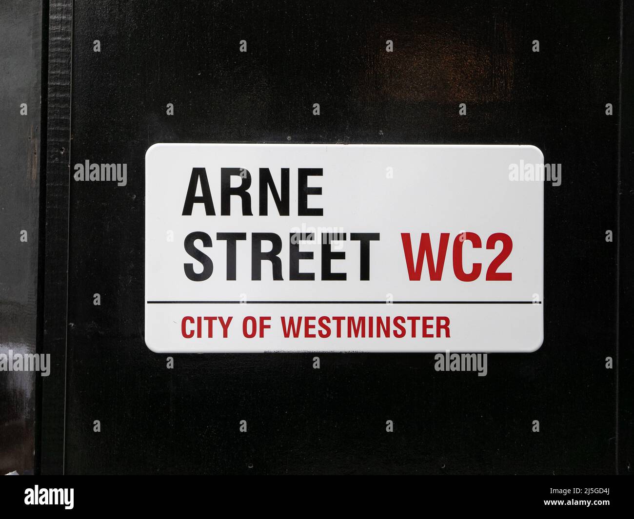 Londres, UK-09.10.21: Cartel de nombre de Arne Street, City of Westminster, Londres, Reino Unido Foto de stock