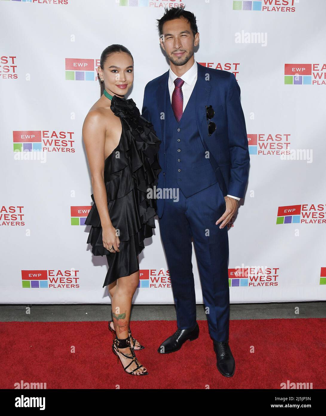 L-R) Samantha Richelle y Anton del Rosario en el East West Players 56th  Aniversario Visionary Awards celebrados en la City Market Social House en  Los Angeles, CA el sábado, 23 de abril