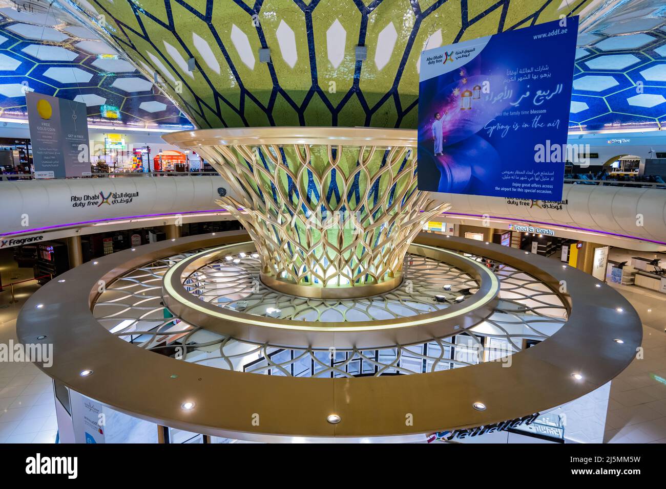 Abu Dhabi, EAU Abril 2022 Aeropuerto Internacional de Abu Dhabi terminal 1 Arquitectura