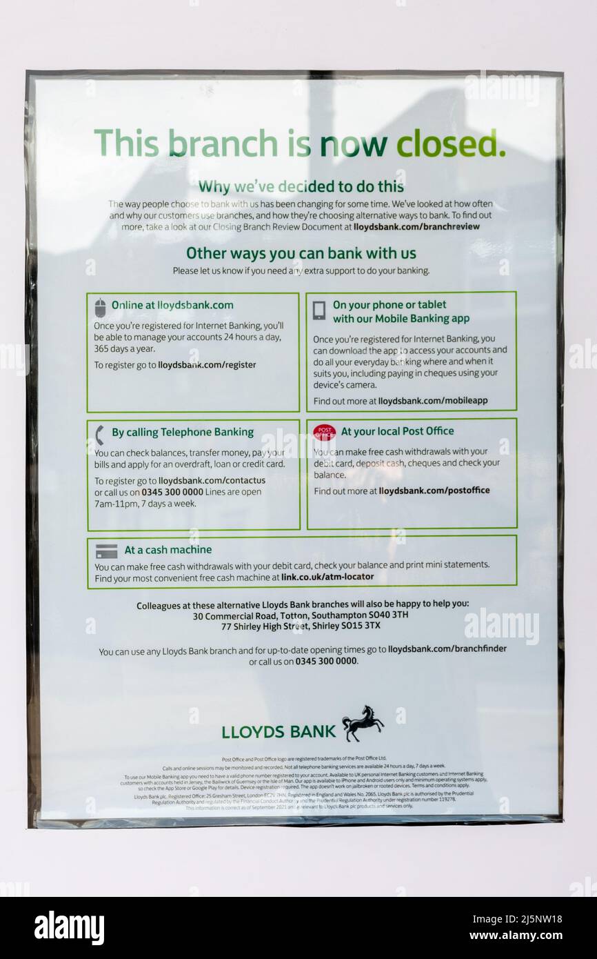 Lloyds Bank aviso, esta sucursal está cerrada, a la puerta de un banco recientemente cerrado, el Reino Unido Foto de stock