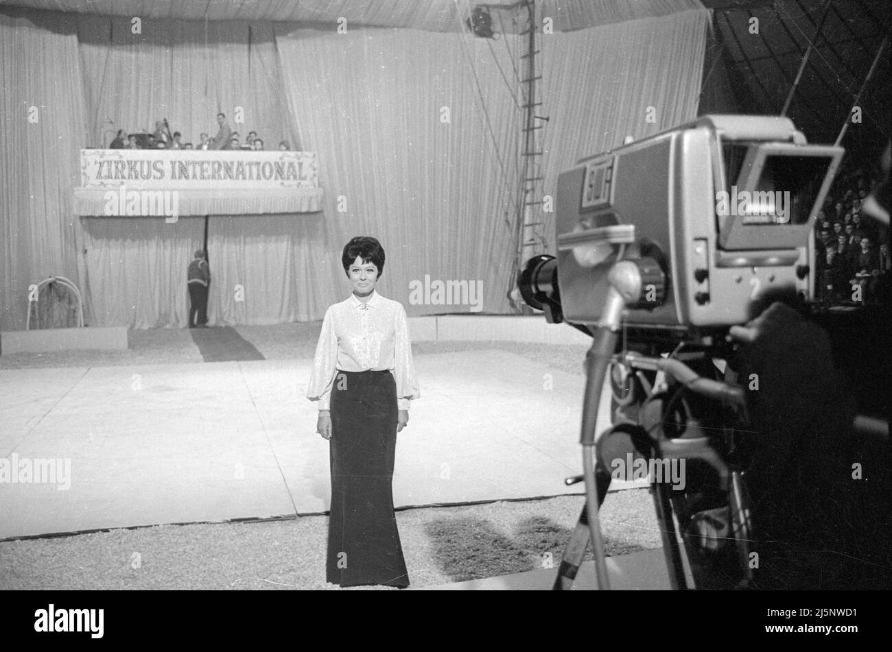 Circus International - Circus Salto Mortale Praga grabación de televisión con Ursula von Manescul 1966 [traducción automática] Foto de stock