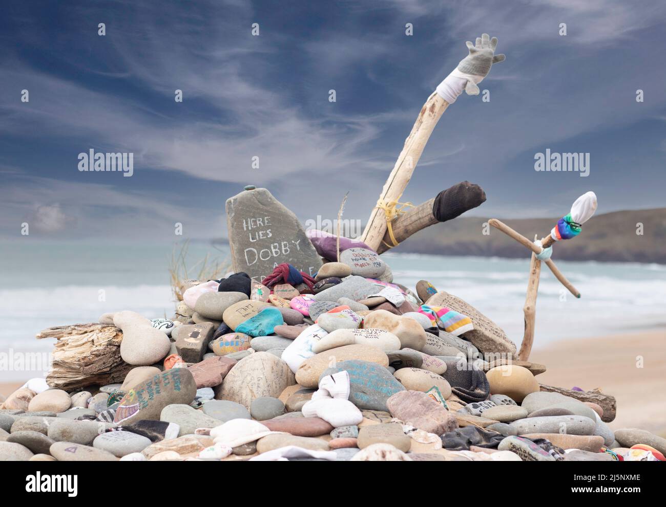 Harry Potters, House Elf, Dobby's Grave, bahía de agua dulce, Pembroke, Gales, Playa, Costa Foto de stock