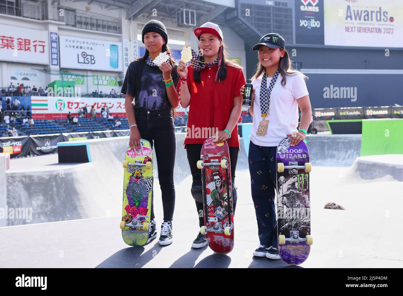 (De L a R) Kokona Hiraki, Sakura Yosozumi, Mami Tezuka (JPN), 23 DE