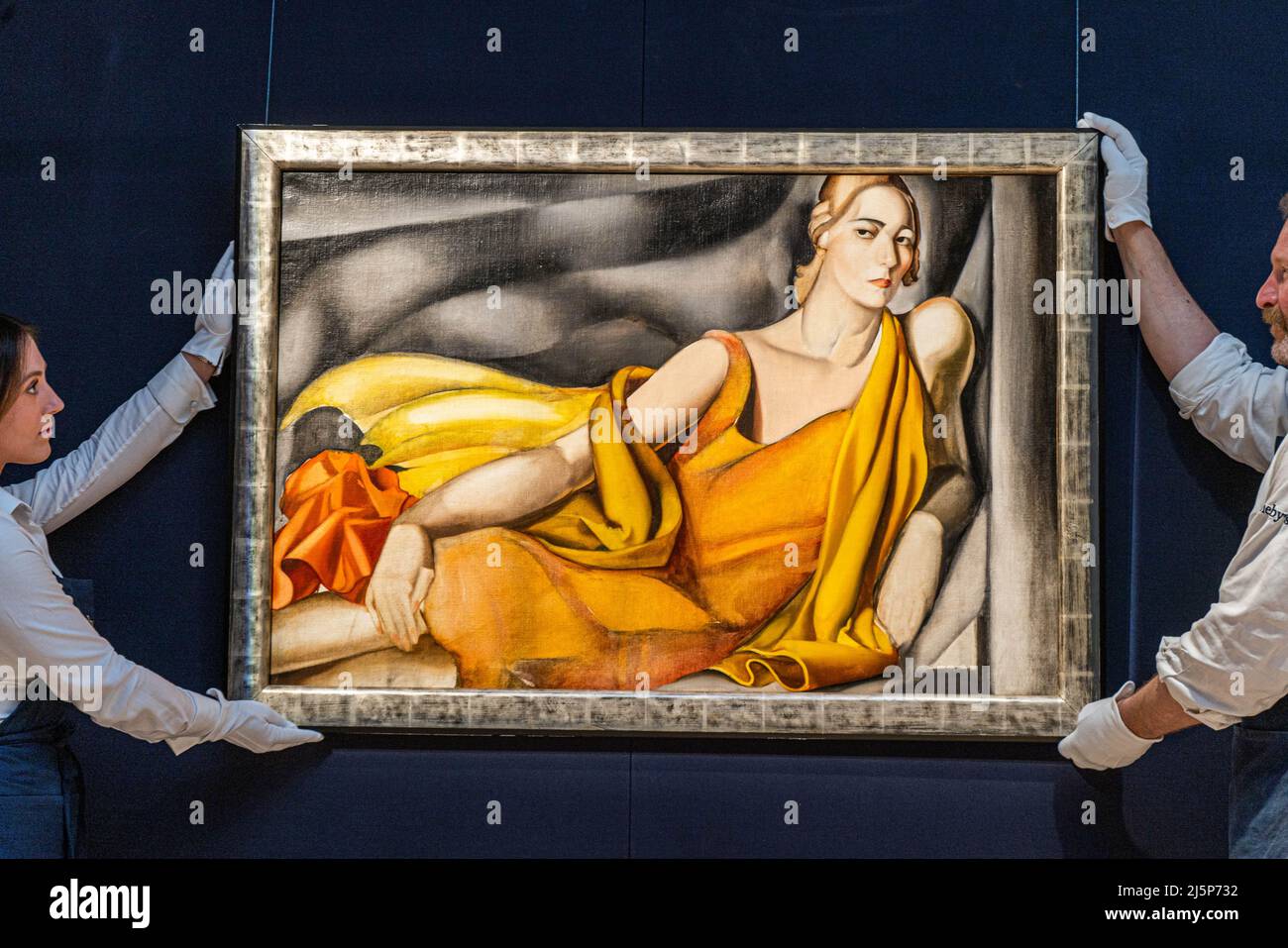 TAMARA LEMPICKA mujer en Gran ciudad en mural gigante PINTURA Art D