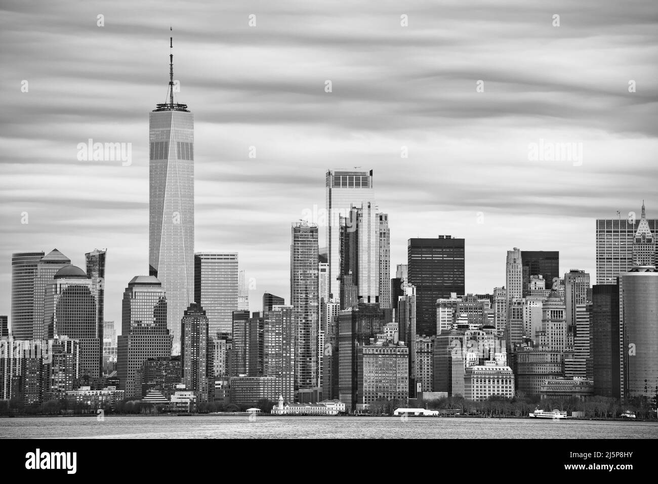Vista en blanco y negro del horizonte del centro de la ciudad de Nueva York, Estados Unidos de América Foto de stock