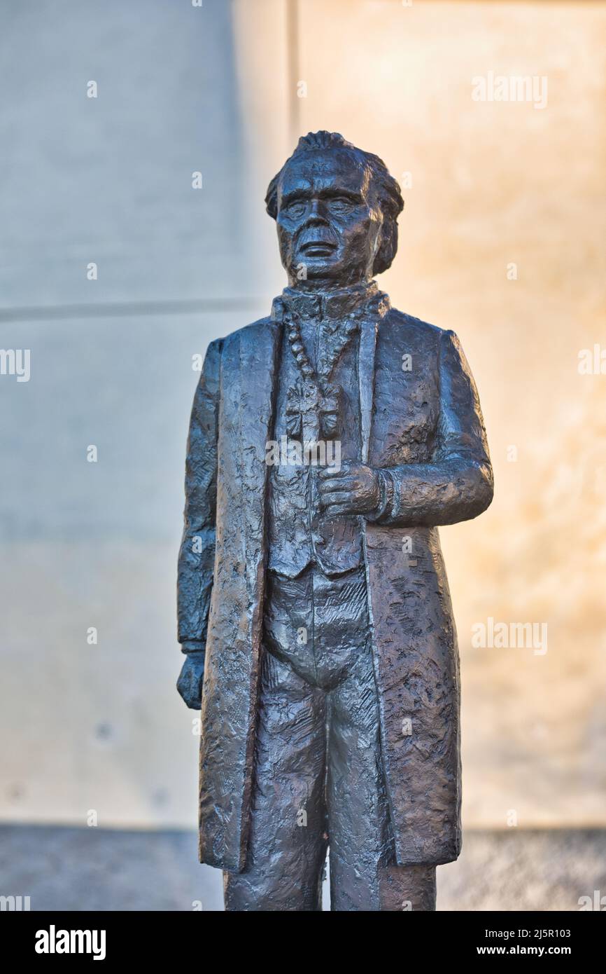 Estatua de Nathan Soderblom Clérigo sueco y Premio Nobel de la Paz de Bror Hjorth, Uppsala, Uppland, Suecia Foto de stock