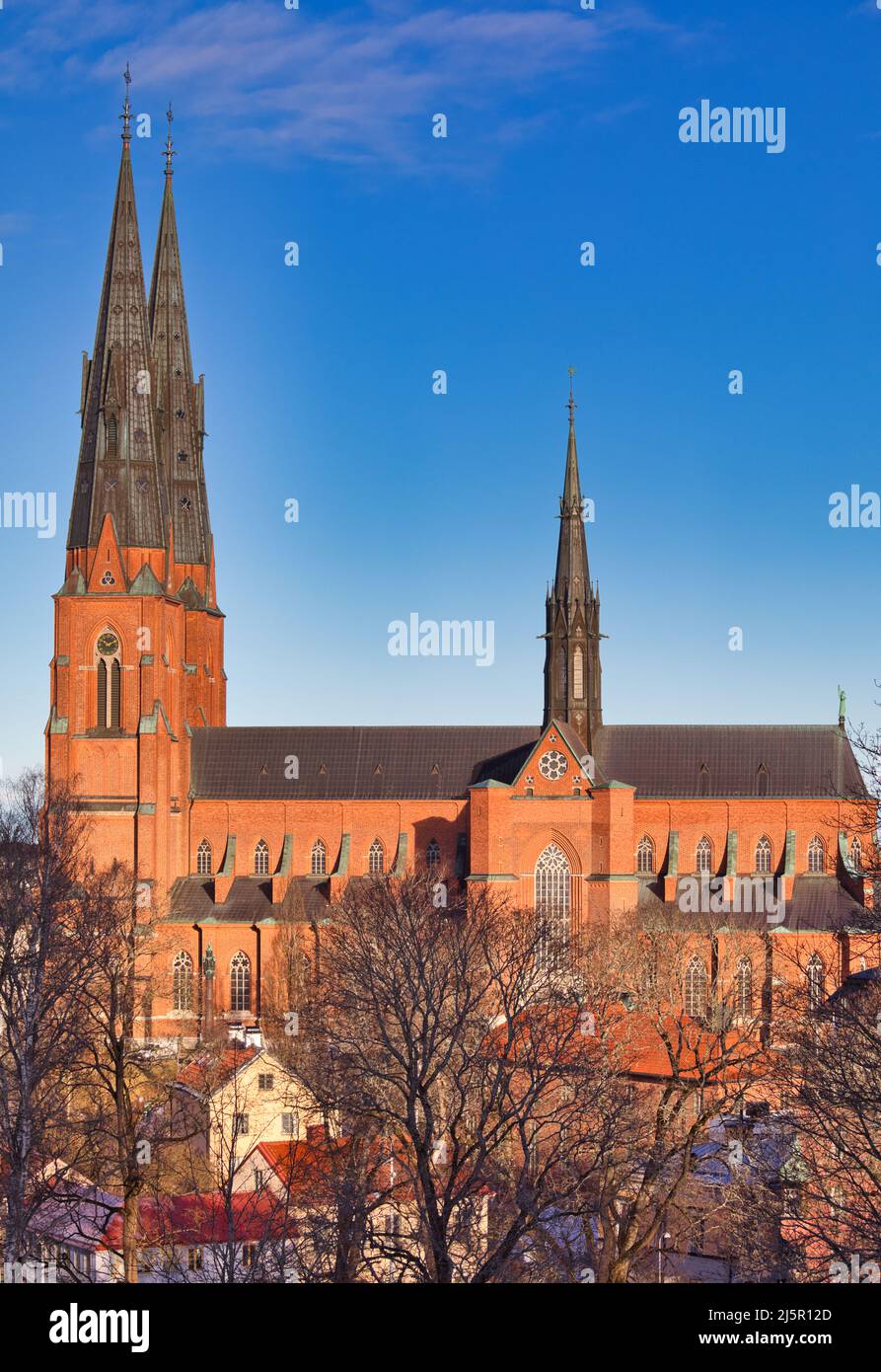 Agujas del gótico francés del siglo 13th Catedral de Uppsala (Uppsala Domkyrka) La más alta de Escandinavia, Uppsala, Uppland, Suecia Foto de stock