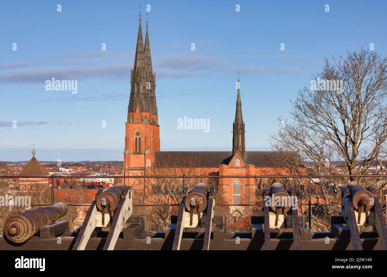 Agujas del gótico francés del siglo 13th Catedral de Uppsala (Uppsala Domkyrka) La más alta de Escandinavia, Uppsala, Uppland, Suecia Foto de stock