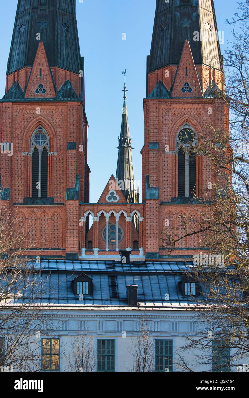 Agujas del gótico francés del siglo 13th Catedral de Uppsala (Uppsala Domkyrka) La más alta de Escandinavia, Uppsala, Uppland, Suecia Foto de stock