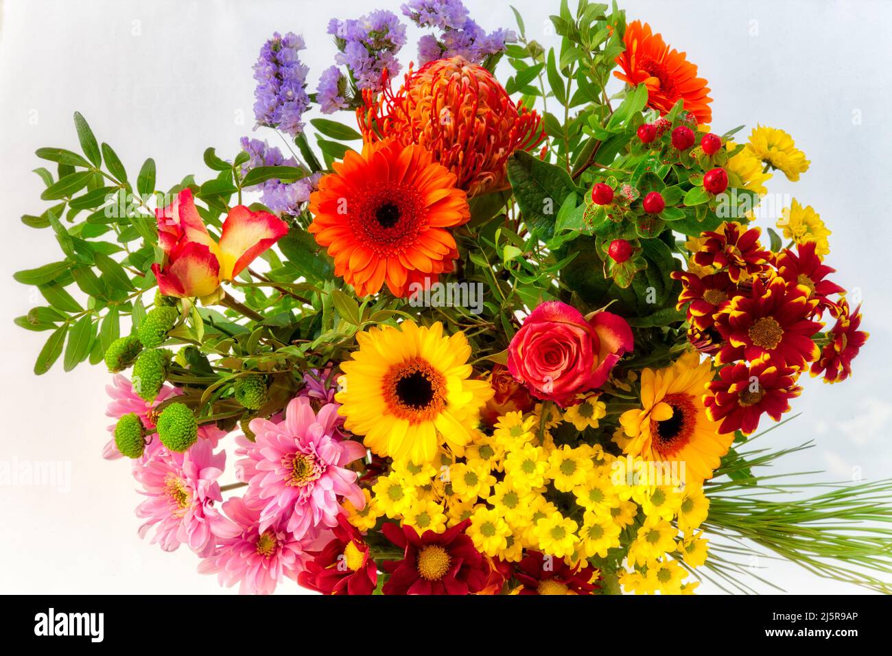 ARTE FLORAL: Ramo de flores de primavera (imagen HDR) Foto de stock