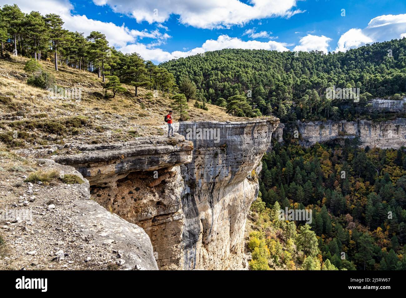 Vista panorámica de la Serranía de Cuenca en Una en España. Rutas de  senderismo La Raya y El Escaleron en Una, Cuenca, España Fotografía de  stock - Alamy