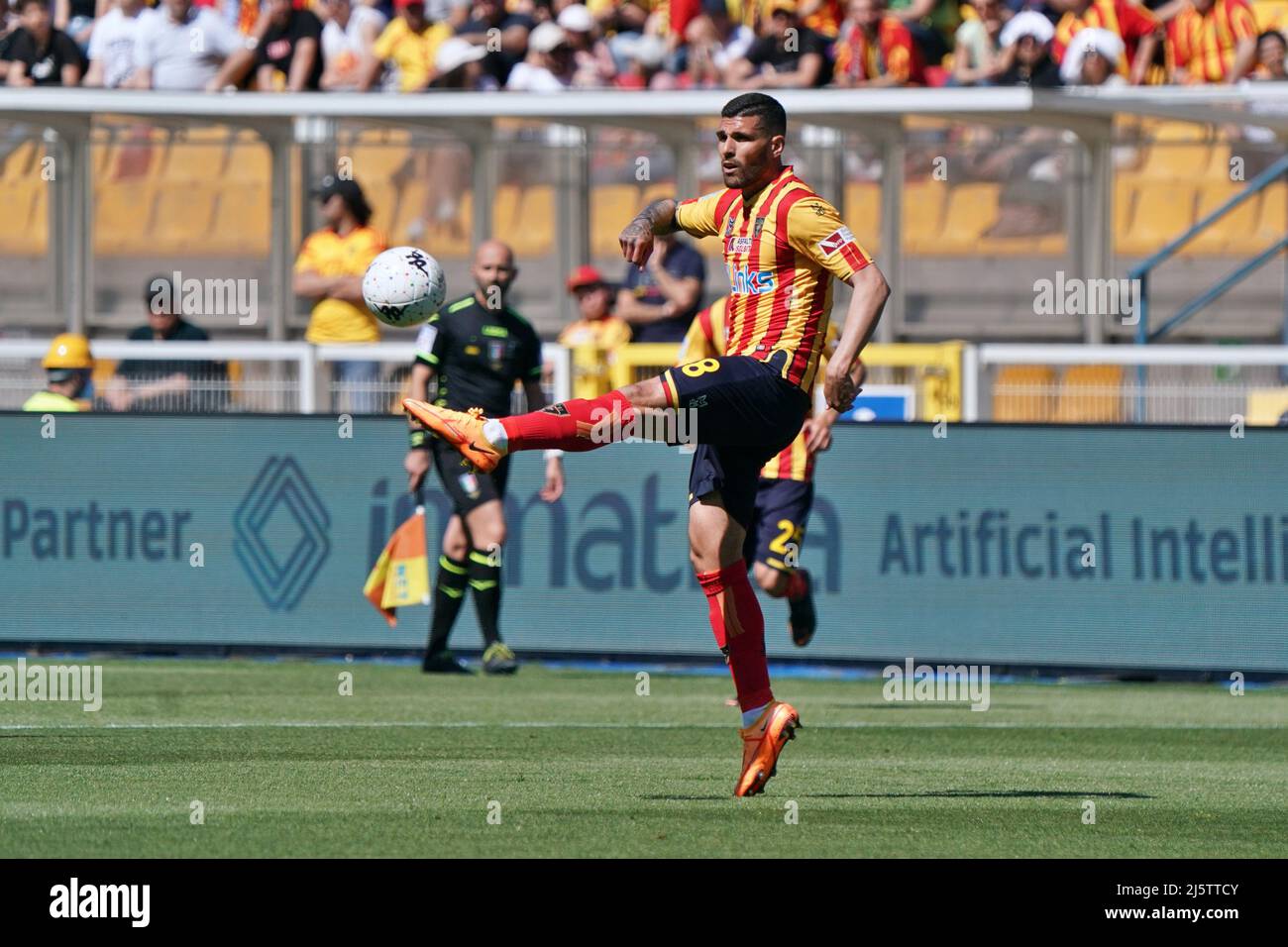 ESTADIO US Lecce durante el partido de fútbol italiano Serie B US Lecce vs  AC Pisa el 25 de abril de 2022 en el Stadio Via del Mare en Lecce, Italia  (Foto