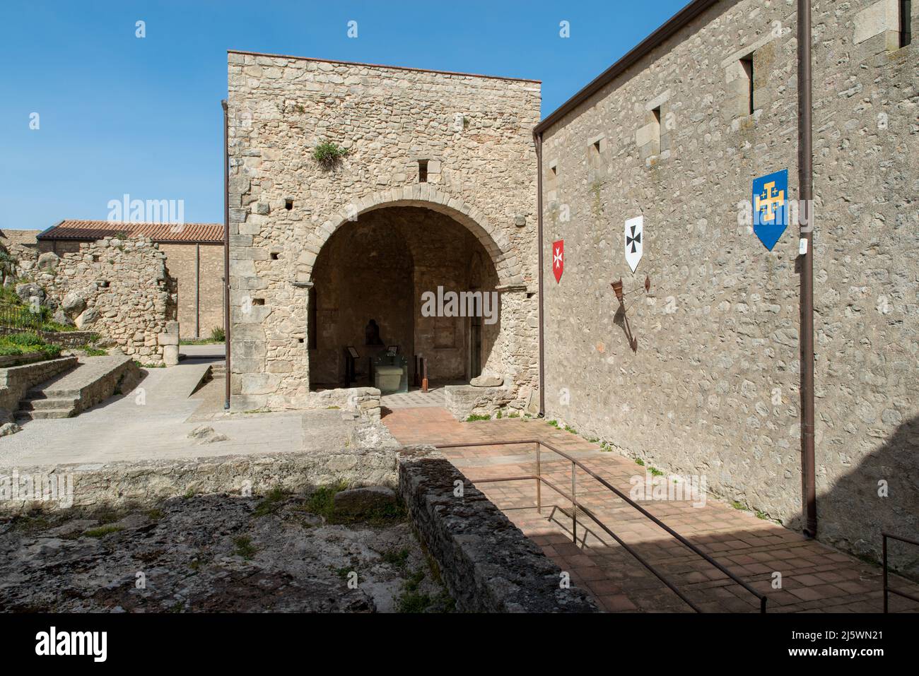 castello medievale - Paese di Montalbano Elicona, provincia di Messina, borgo dei borghi 2015, splendido borgo medievale molto caratteristico Foto de stock