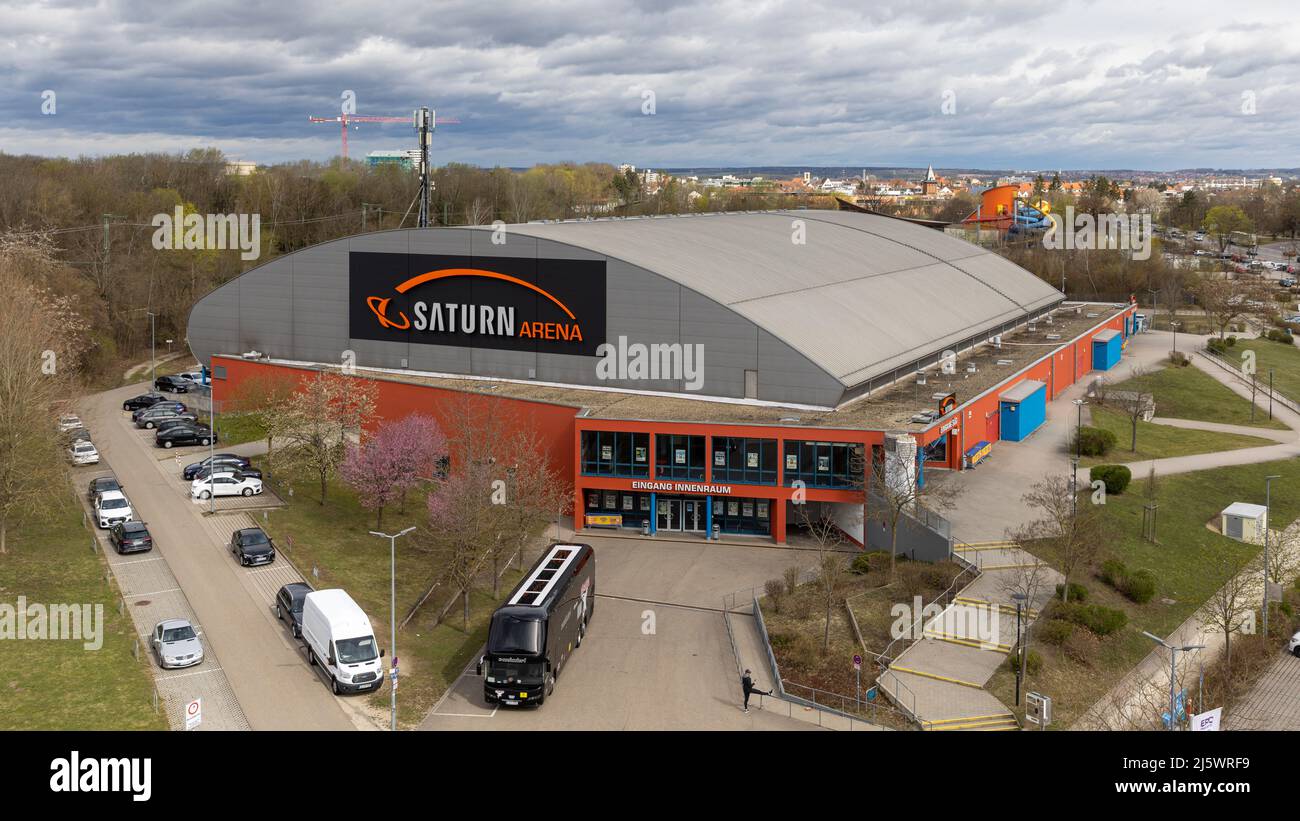 Saturno Arena en Ingolstadt en un día de primavera nublado Foto de stock