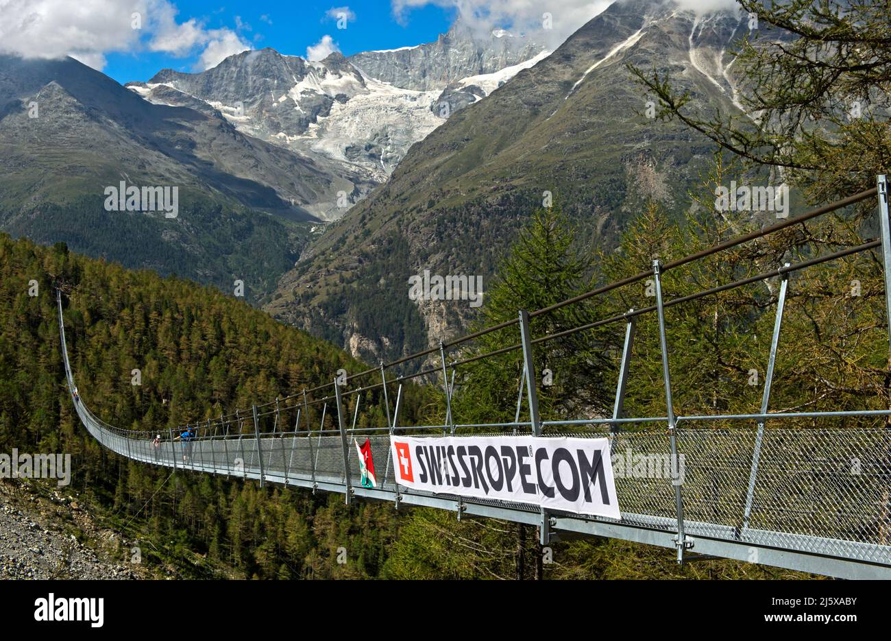 Puente colgante Charles Kuonen, construido por la compañía suiza Swissope AG, Randa, Valais, Suiza Foto de stock