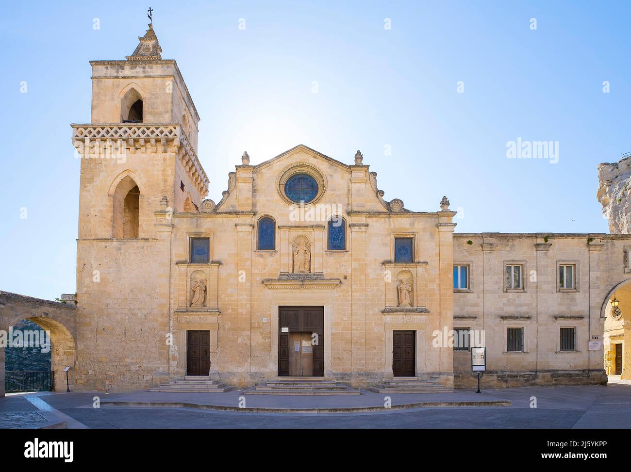 Iglesia de San Pietro Caveoso (San Pietro e Paolo) y Plaza de San Pietro (piazza) en Matera Iglesia de San Pietro Caveoso (San Pietro e Paolo) y Plaza de San Pietro (piazza) en Matera
