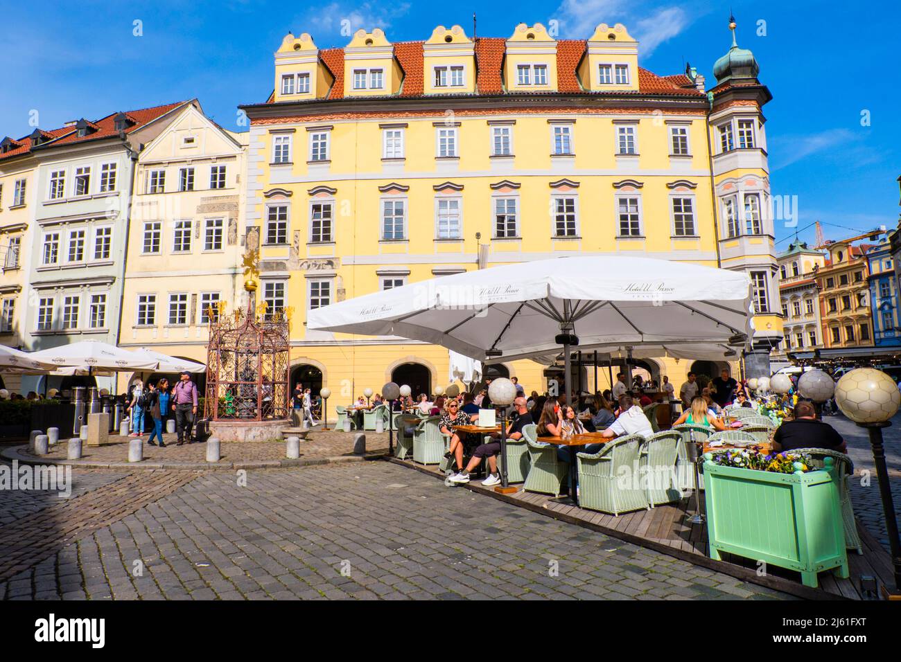 Male namesti, pequeña plaza, casco antiguo, Praga, República Checa Foto de stock