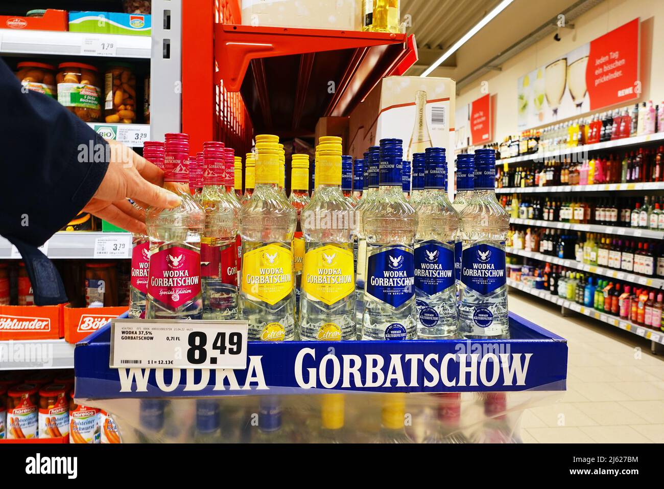 Wodka Gorbatschow en un supermercado Foto de stock