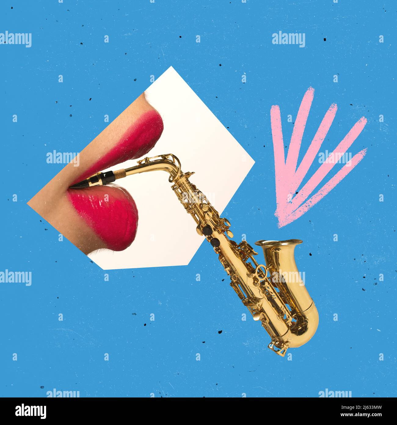 Collage de arte contemporáneo. Labios femeninos con barra de labios roja tocando trompeta aislados sobre fondo azul Foto de stock