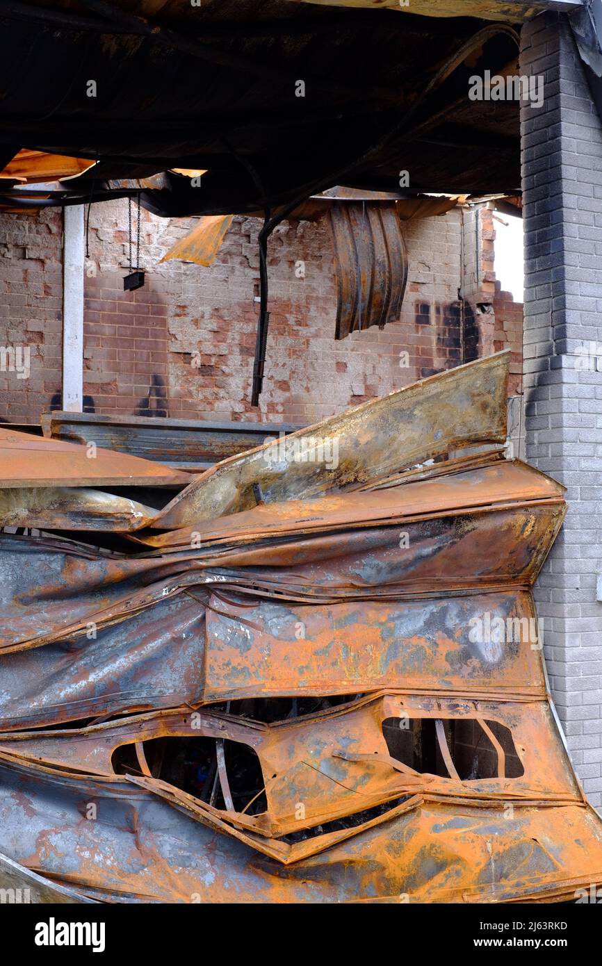 Instalaciones comerciales y equipos destruidos por el fuego en un ataque incendiario. Tiverton Devon Reino Unido Foto de stock