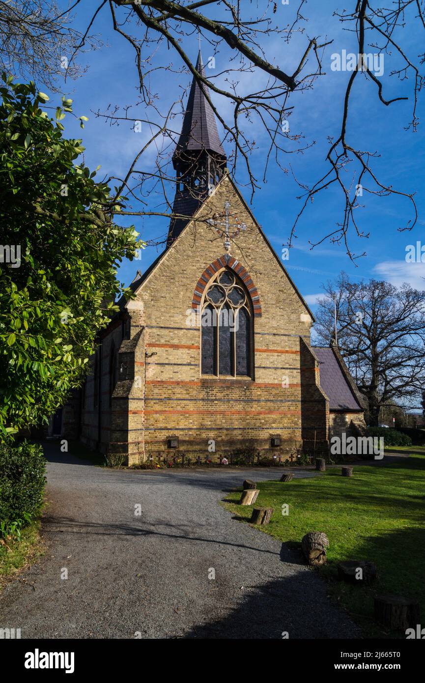 Iglesia de San Juan Bautista, Crews Hill, Enfield, Middlesex, Inglaterra Foto de stock