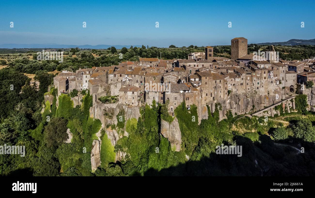 Vista panorámica del antiguo pueblo de Vitorchiano, provincia de Viterbo, región de Lazio en el centro de italia. Foto de stock