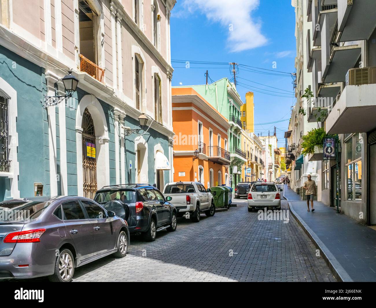 Colorida escena callejera en el Viejo San Juan Puerto Rico Foto de stock