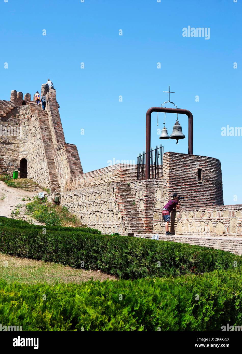 Stadtmauer der Festung Narikala, Tiflis, Georgien Foto de stock