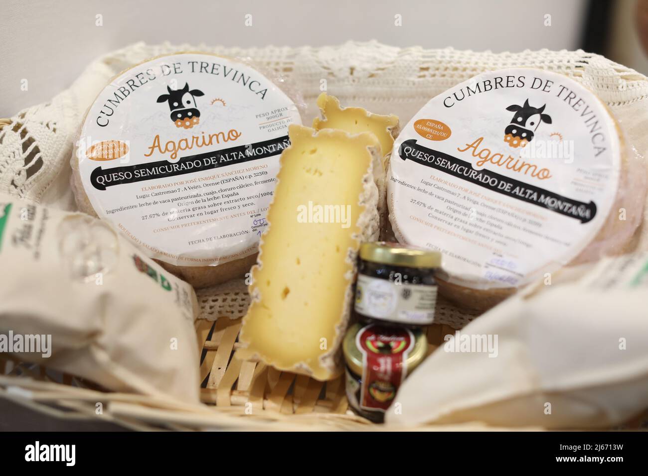 Una muestra de quesos españoles durante la edición 35th del Salón Gourmets en Ifema Madrid, España. Crédito: Isabel Infantes/Alamy Live News Foto de stock