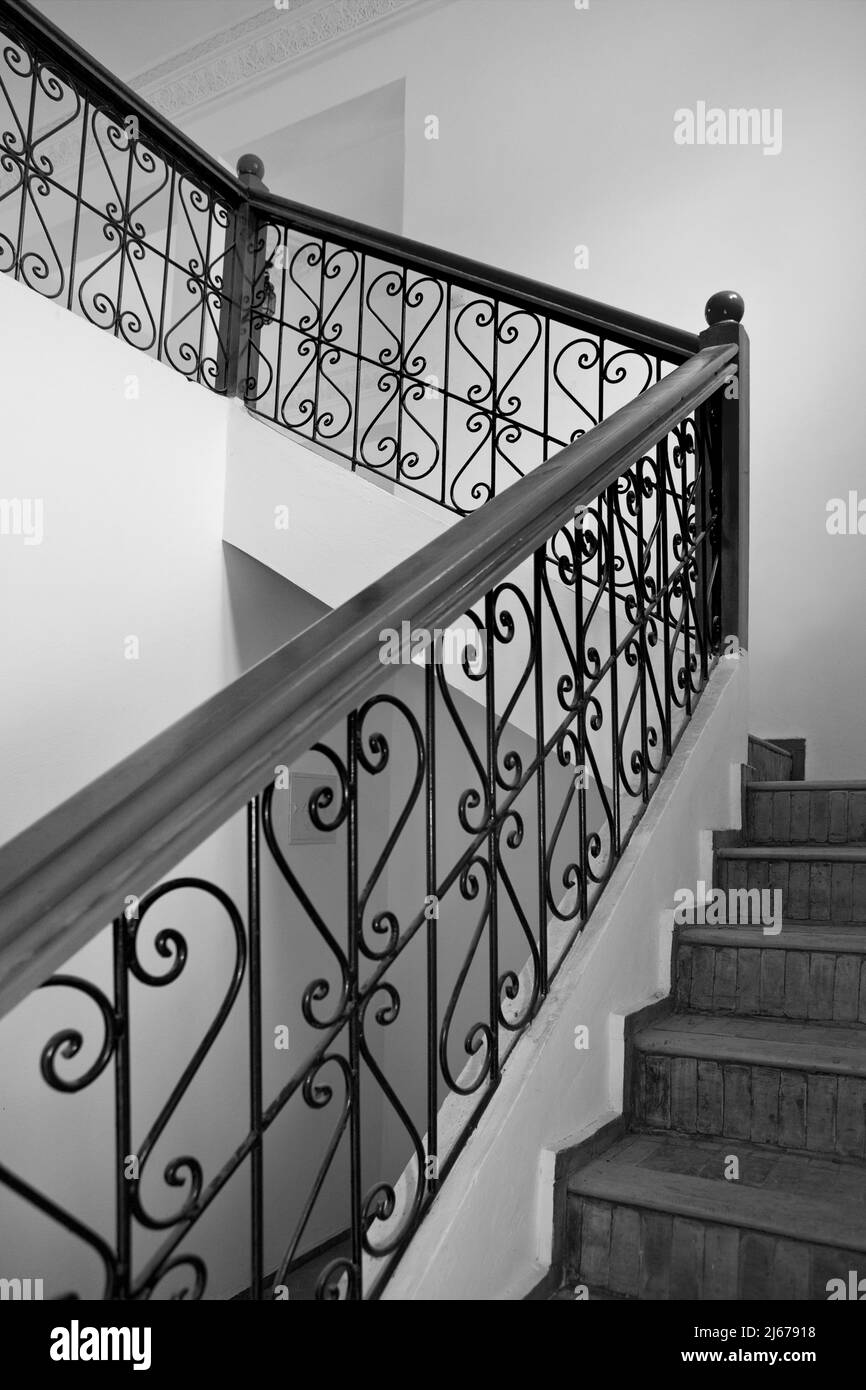 Escalera Ximenez Blanco y Negro