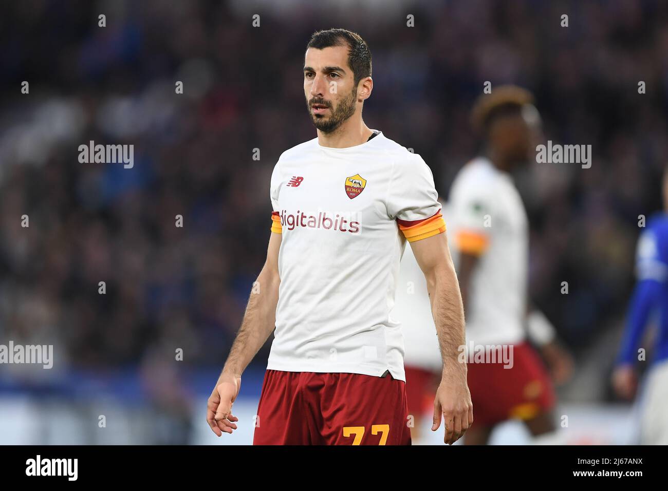 Mkhitaryan veste camisa 77 da Roma 