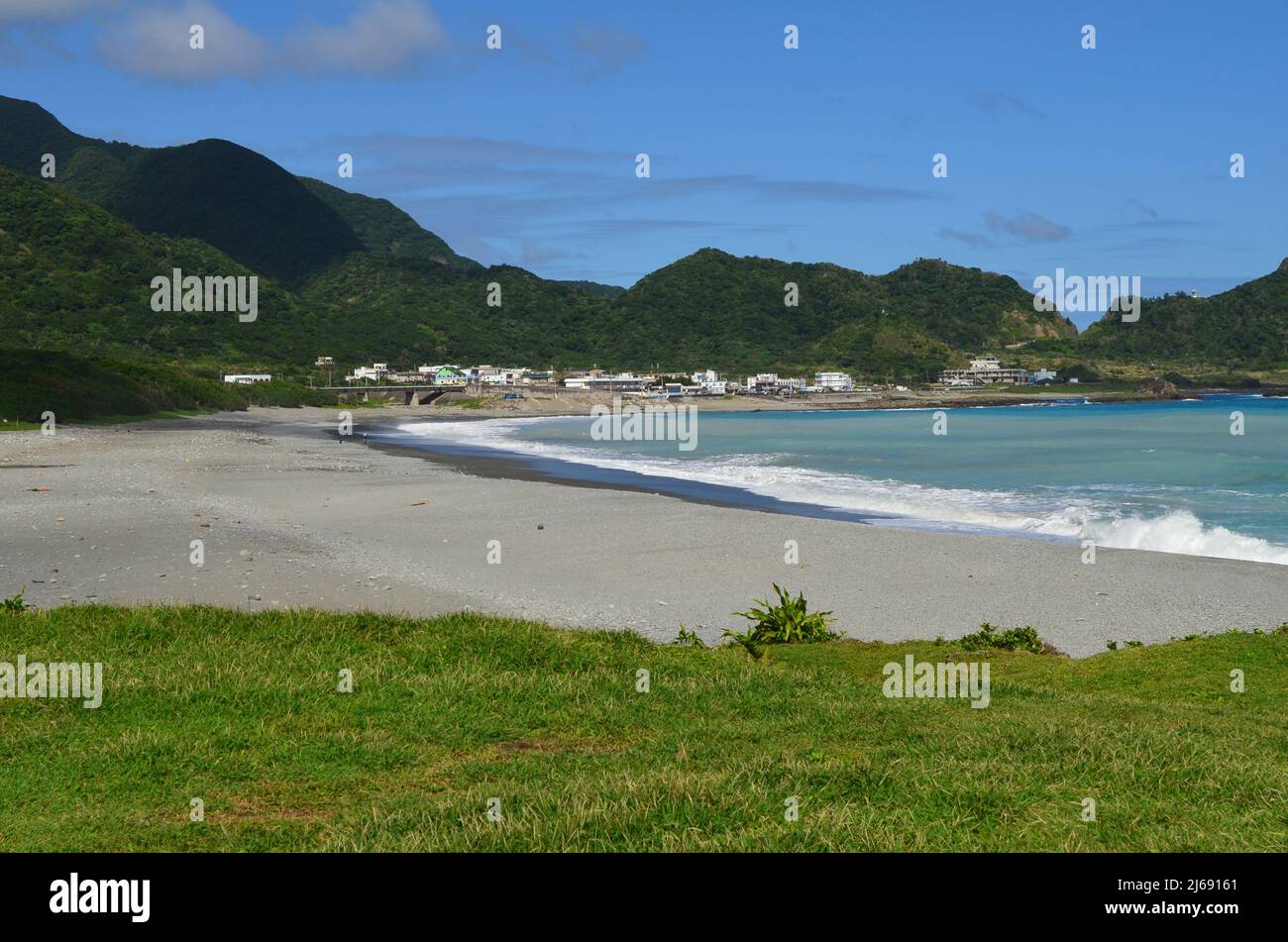 Una playa tranquila en la bahía de Dongquin, la isla de Lanyu (isla de orquídeas), Taiwán Foto de stock