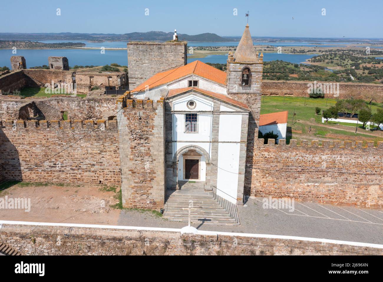 Igreja Matriz de Nossa Sra das Candeias, Castelo de Mourão, Mourão, Portugal Foto de stock