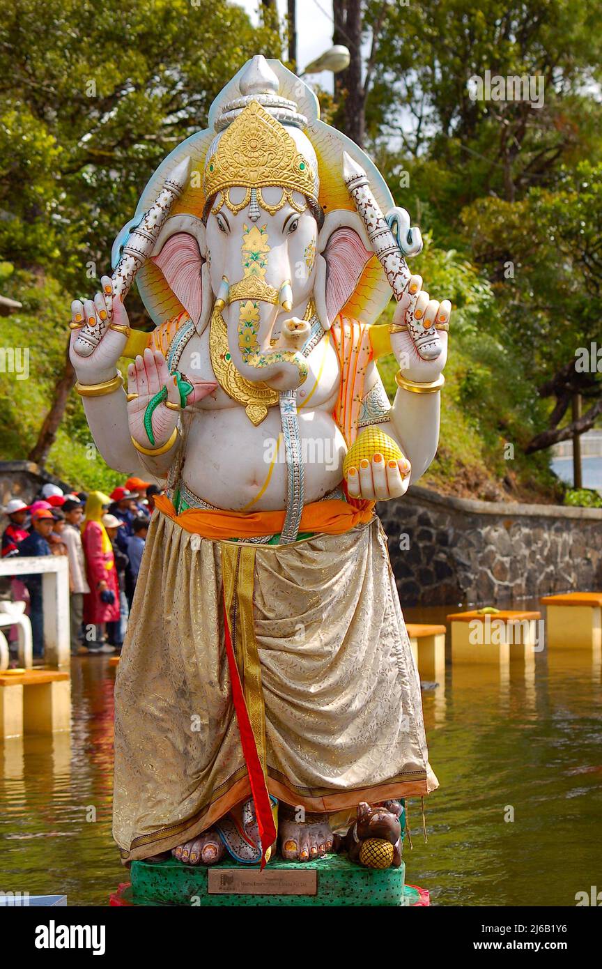estatua de la deidad india ganesha con la cabeza de un elefante Foto de stock