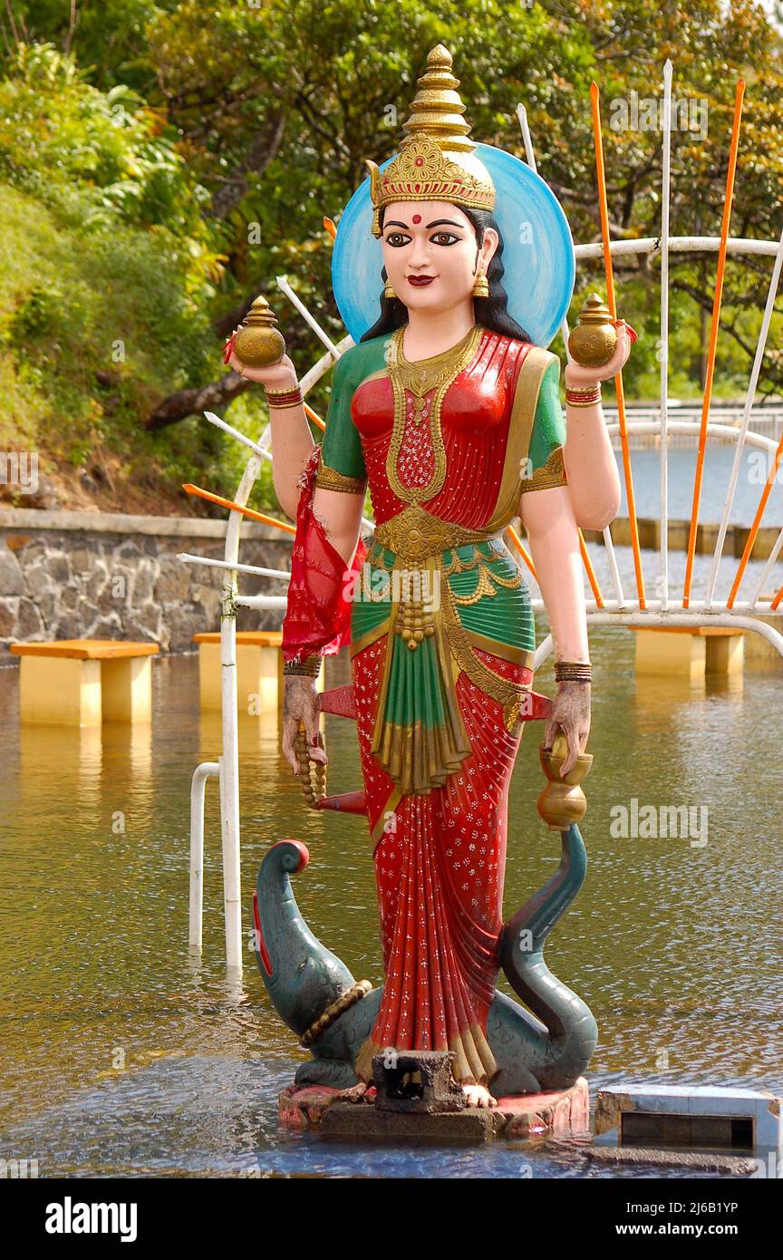 estatua de la deidad india mujer templo en mauricio Foto de stock