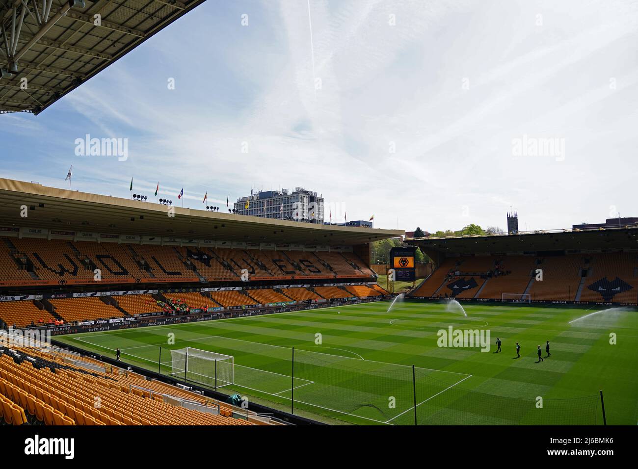 Una visión general del terreno antes del partido de la Premier League en el estadio Molineux, Wolverhampton. Fecha de la foto: Sábado 30 de abril de 2022. Foto de stock