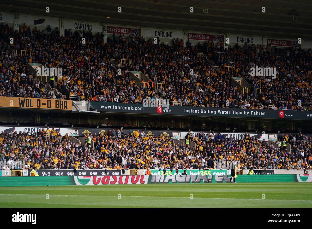 Marca Castol durante el partido de la Premier League en el Estadio Molineux, Wolverhampton. Fecha de la foto: Sábado 30 de abril de 2022. Foto de stock