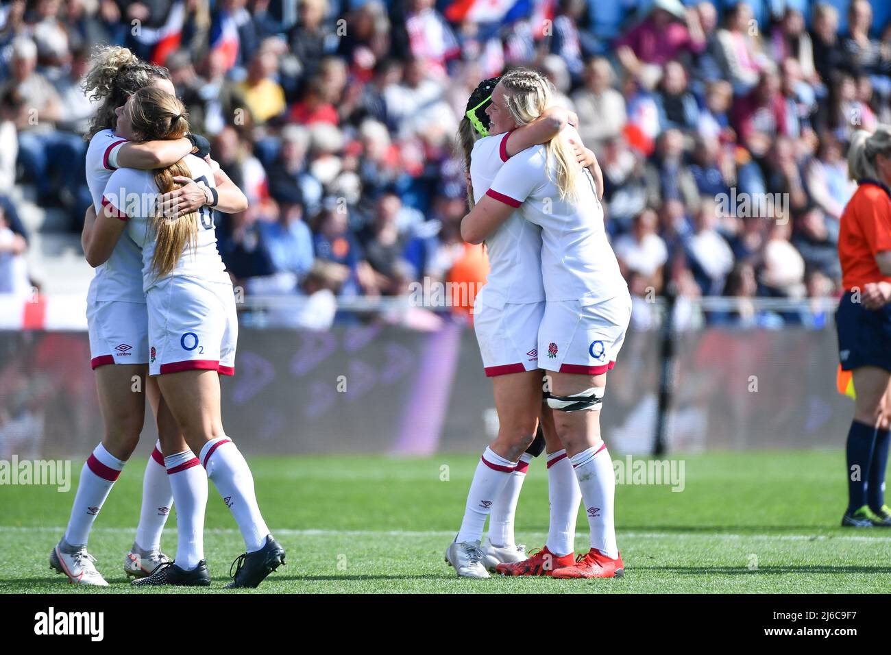 Inglaterra celebra ganar las Seis Naciones de las Mujeres Tiktok en el Stade Jean Dauger en Beyonne, Francia. Fecha de la foto: Sábado 30 de abril de 2022. Foto de stock