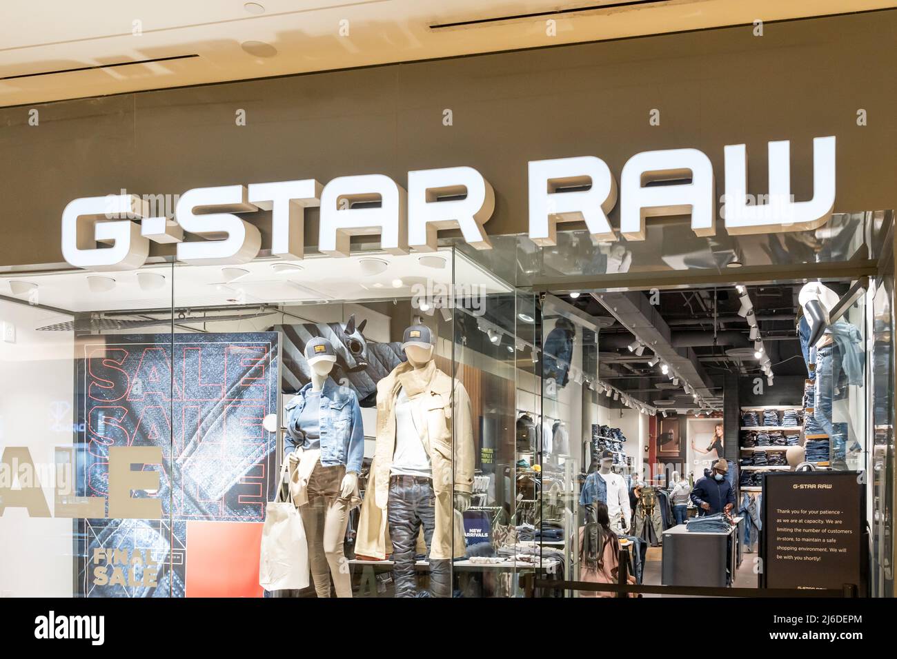 Houston, Texas, Estados Unidos - 25 de febrero de 2022: Tienda G-Star Raw  en un centro comercial Fotografía de stock - Alamy