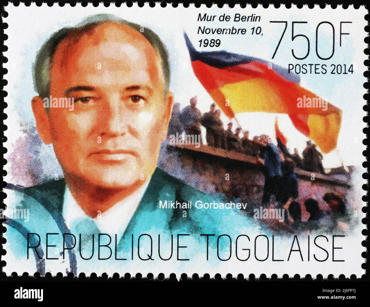 Mikhail Gorbachev y el muro de Berlín en sello postal Foto de stock