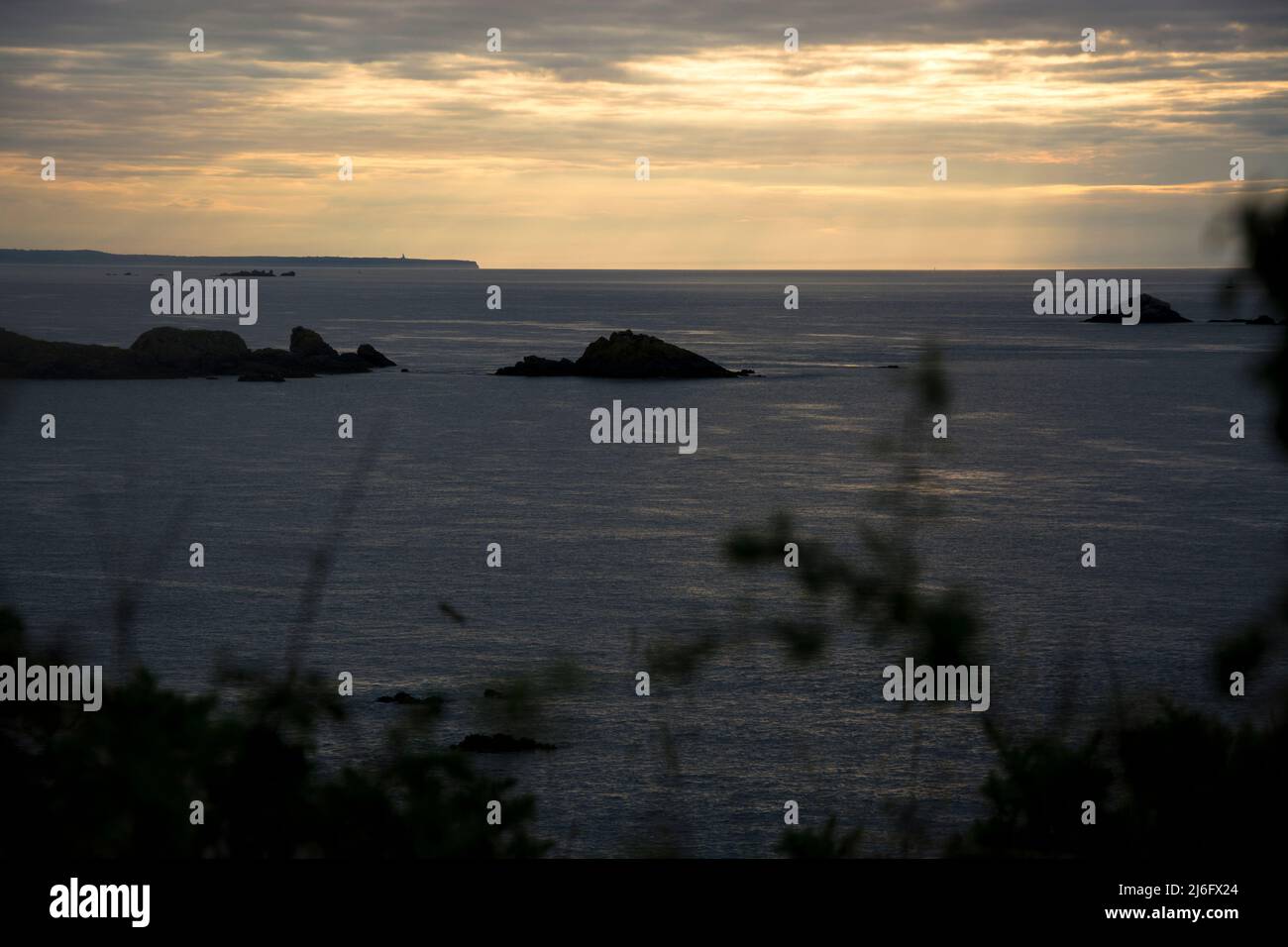 Eindrückliche Abendstimmung bei der Ile Besnard im Norden der Bretagne Foto de stock