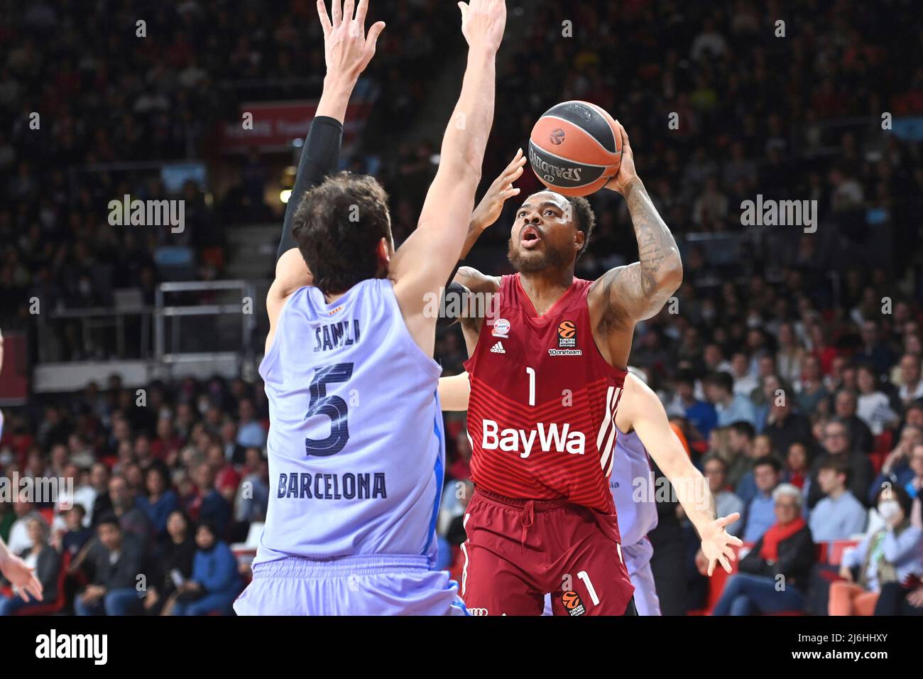 Deshaun THOMAS (FCB) , acción, duels versus Sertac SANLI (BCN), Basketball  Euroliga 4th Juega en cuartos de final FC Bayern Munich-FC Barcelona 59-52  el 29th de abril de 2022 AUDIDOM E Fotografía