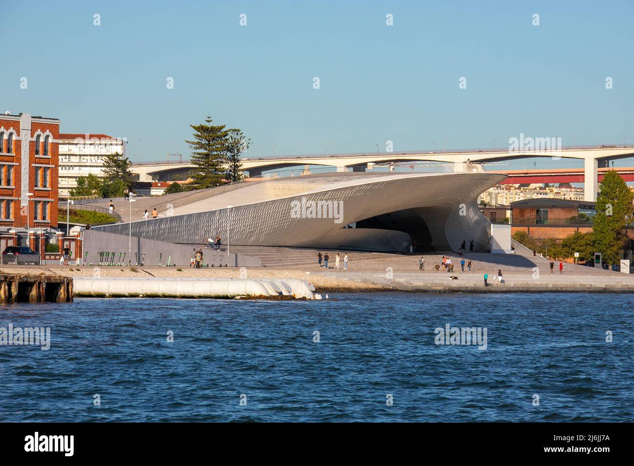 MAAT - Museo de Arte, Arquitectura y Tecnología, Lisboa, Portugal Foto de stock
