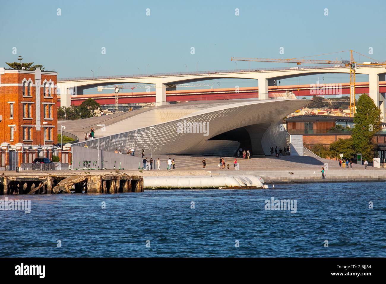MAAT - Museo de Arte, Arquitectura y Tecnología, Lisboa, Portugal Foto de stock