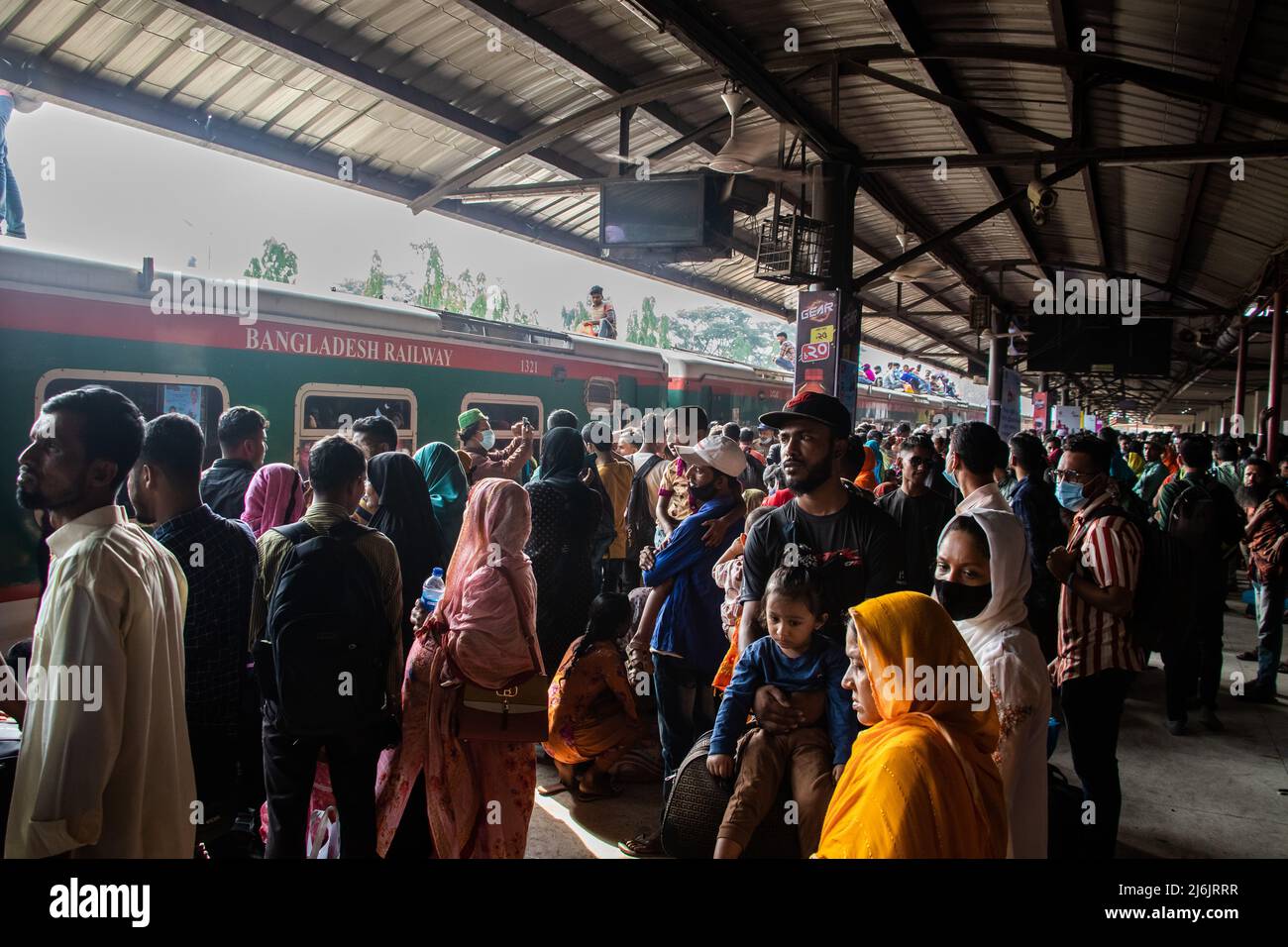 Viaje en tren para celebrar el mayor festival religioso Eid-UL-Fitr. Foto de stock