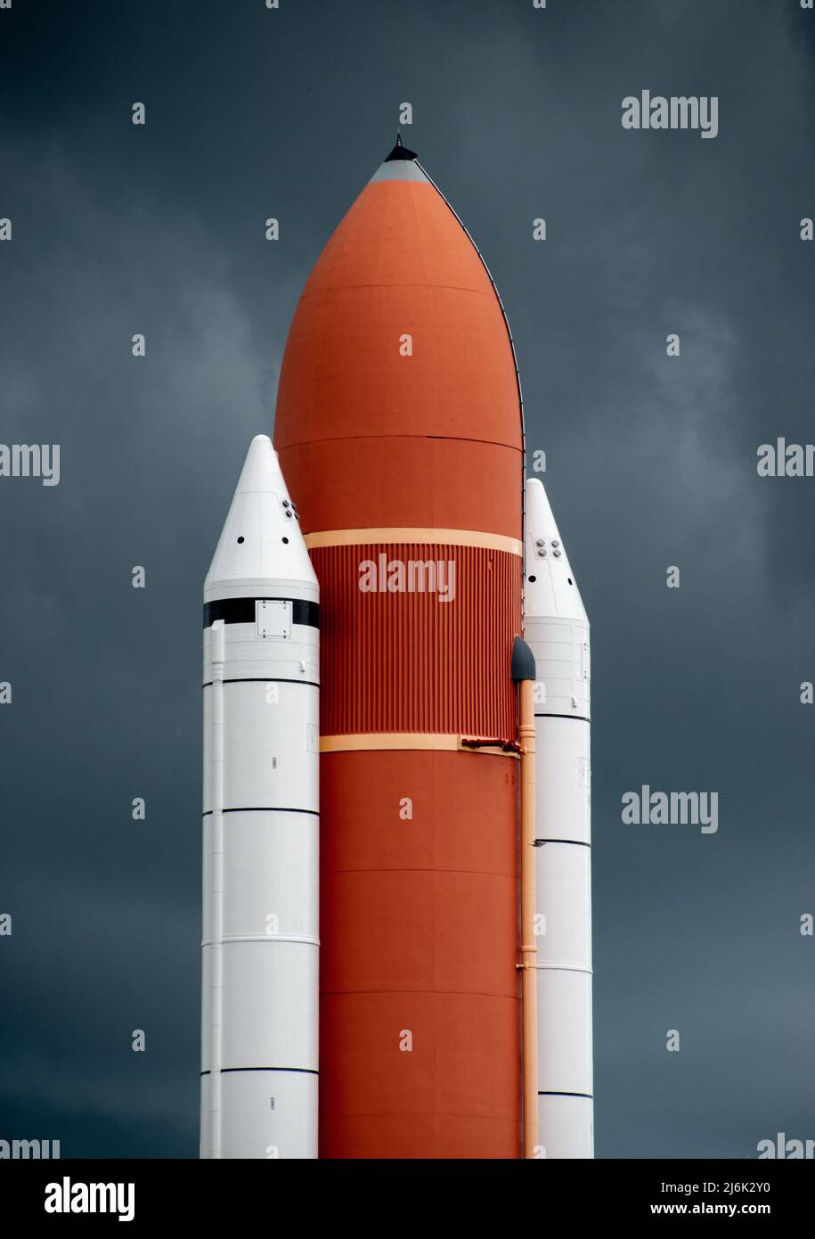 Los propulsores de cohetes sólidos y líquidos del transbordador