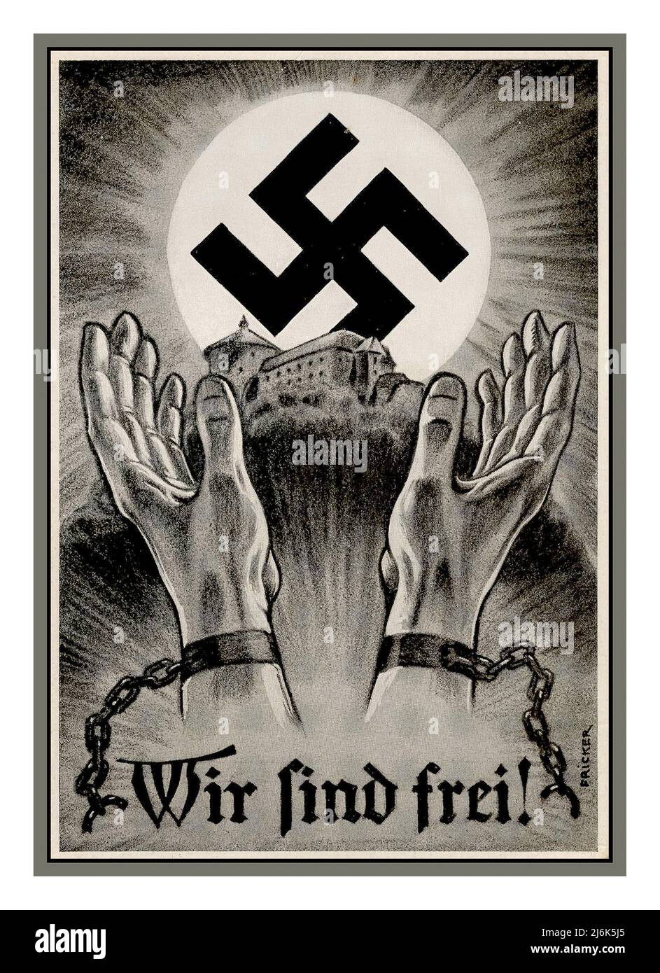 1930s Póster de la Tarjeta de Propaganda Nazi ' Wir Sind Frei' 'Somos libres' que ilustra un par de manos que se rompen de esposas con el Castillo de Nuremberg y el símbolo brillante de Swastika como sol que se levanta detrás. Alemania Nazi de Nuremberg, por el artista FRICKER Foto de stock