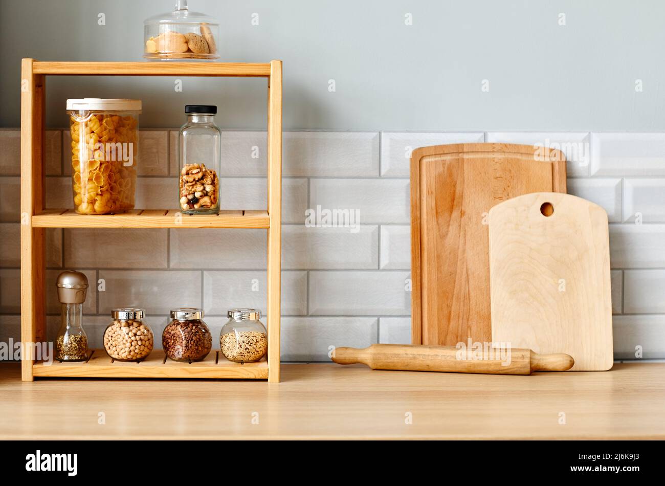 Spices on shelf fotografías e imágenes de alta resolución - Página 2 - Alamy