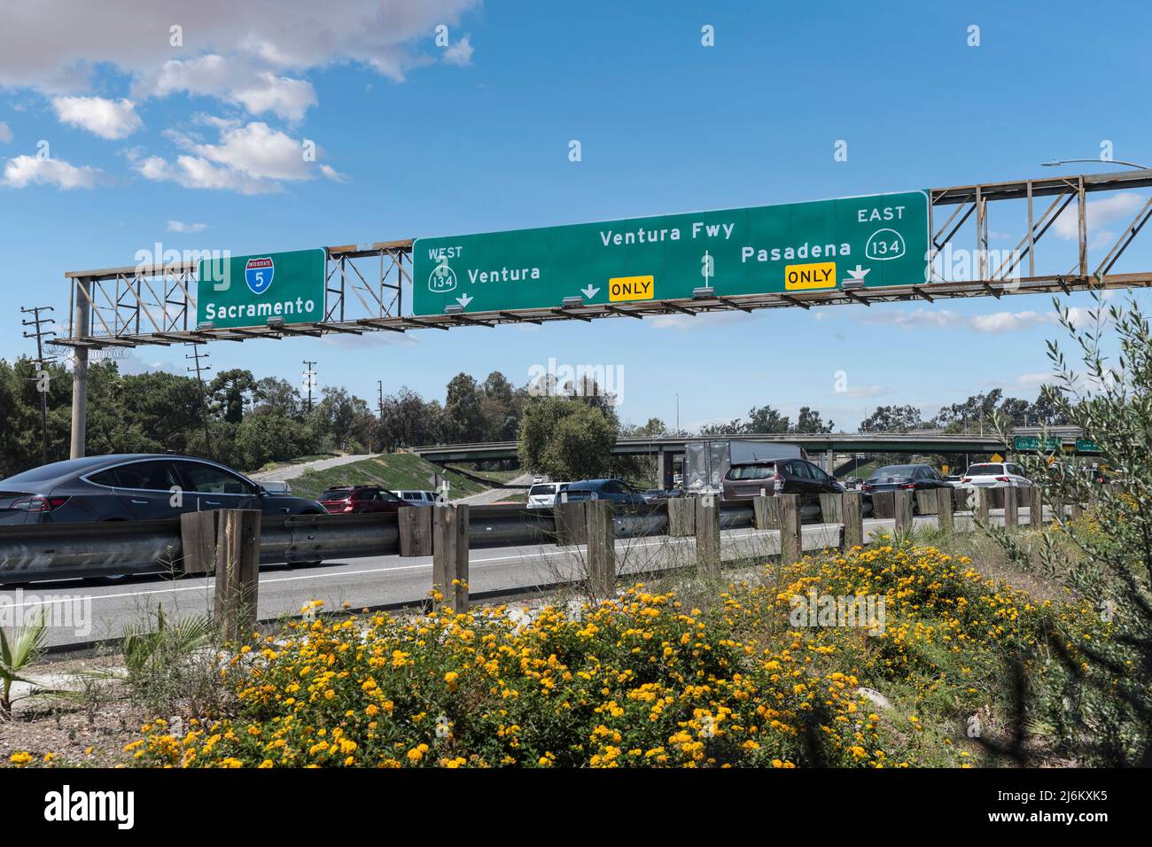 Señal de intercambio de la autopista Ventura en la carretera interestatal 5 cerca de Griffith Park y Burbank en Los Ángeles, California. Foto de stock